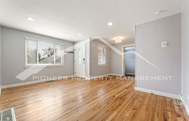 Gorgeous Home with Fenced Back Yard and Central A/C