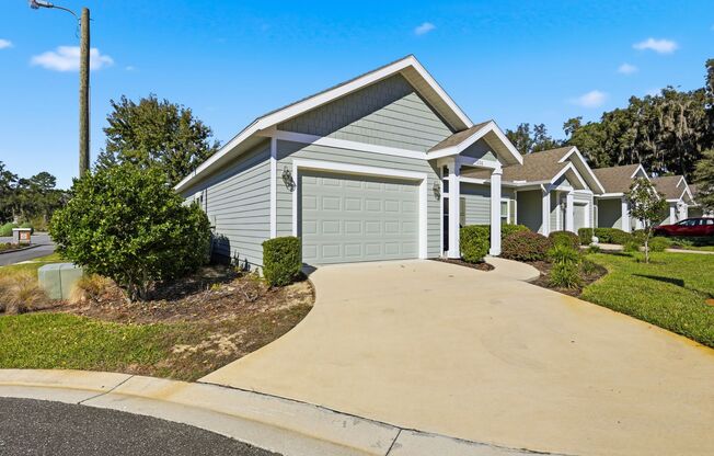 Villas of West 3Bed/2Bath End Unit