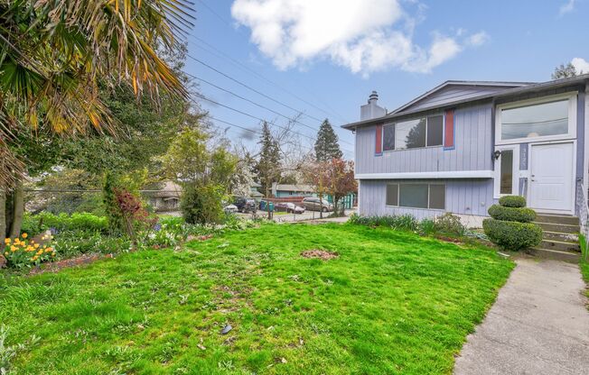 Charming 4 Bedroom 2 Bath single family house in Columbia City