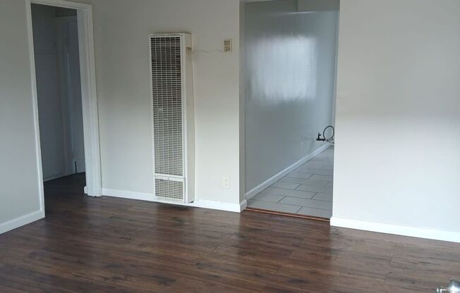 937 E 108 ST