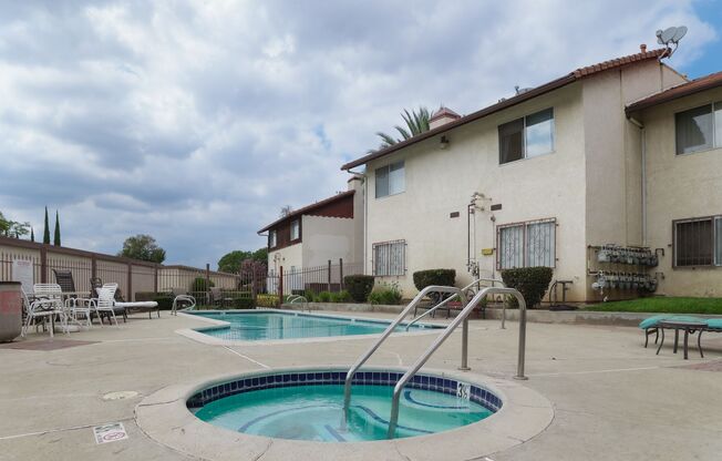 Downstairs 2-Bedroom Condo in Banning--55+ Gated Community!