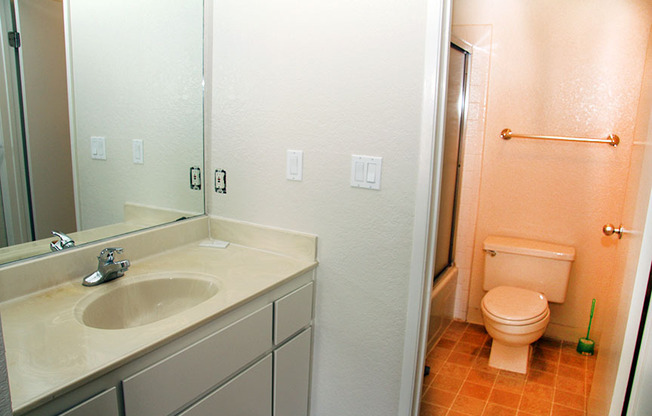 2 Bedroom 2 Bath Condo in Central Fremont