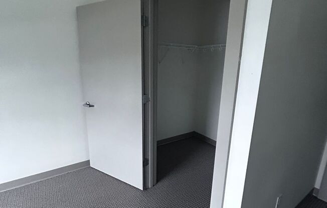2 beds, 2 baths, 1,000 sqft, $1,700, Unit 305