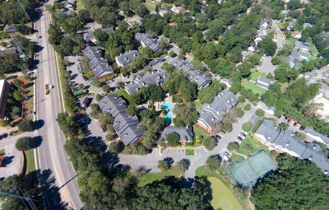 Aerial view of Regency Gates apartment community in Mobile, AL