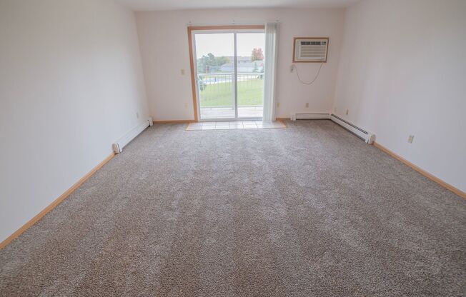 2 beds, 1 bath, 905 sqft, $799, Unit 122