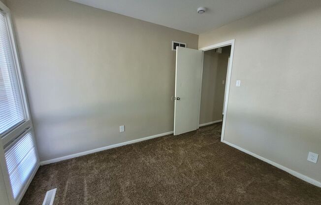 2 beds, 1 bath, 800 sqft, $1,195, Unit 4613 Southeast 3rd Court