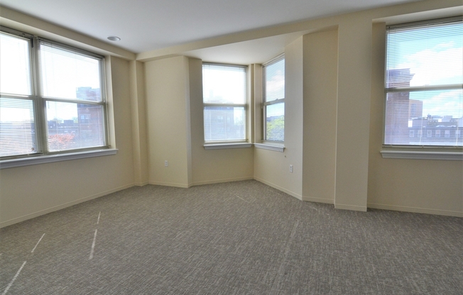 3 beds, 2.5 baths, 1,293 sqft, $6,150, Unit 519