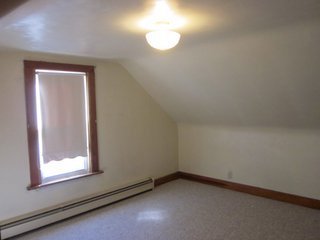 3 beds, 1 bath, $1,000