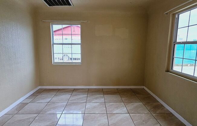 Cozy 2 bedroom, 1 bath home in Lower Valley El Paso!