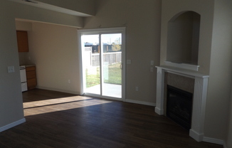 2 beds, 2 baths, $1,400