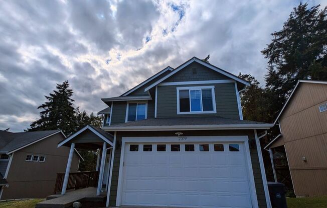 Stylish & Convenient Living - Bremerton 4 Bedroom Available in August.