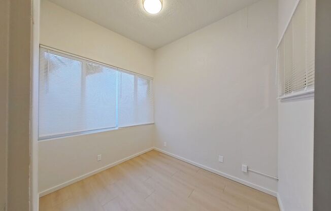 2 beds, 1 bath, 647 sqft, $1,660, Unit 33B