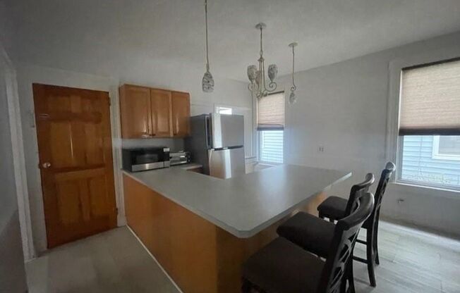 2 beds, 1 bath, 1,600 sqft, $2,200, Unit 113 Winchester Ave Unit 1