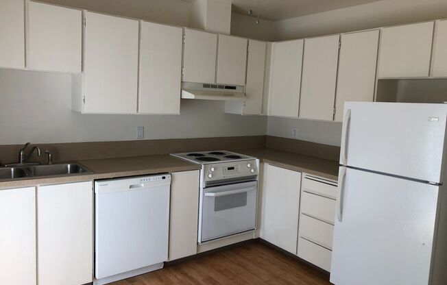 2 beds, 1 bath, 850 sqft, $1,175, Unit 39