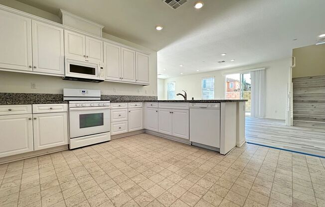 3 BEDROOM HOME FOR LEASE IN EASTVALE