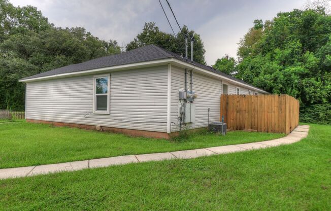 2bd/2ba Duplex! MOVE IN TODAY! 1/2 OFF THE FIRST FULL MONTH!