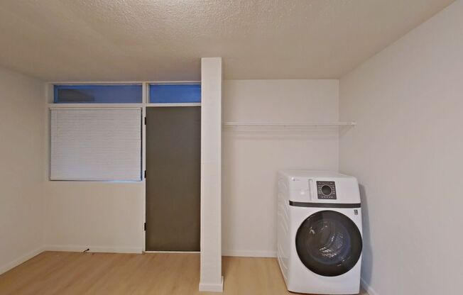 2 beds, 1 bath, 647 sqft, $1,660, Unit 33A