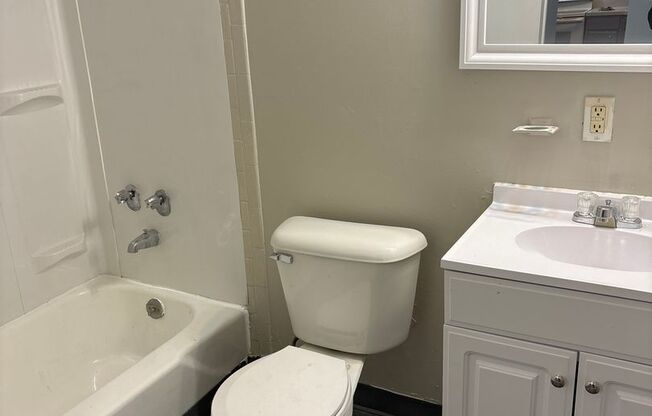 1 bed, 1 bath, 650 sqft, $1,200, Unit 327