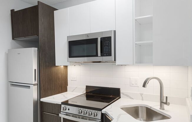1 bed, 1 bath, 408 sqft, $1,850, Unit 7J