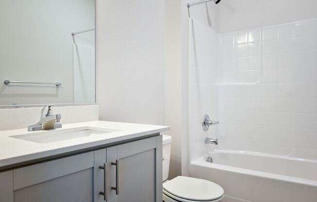 2 beds, 2 baths, 920 sqft, $2,395, Unit 40-301
