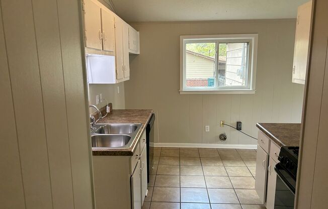 4 beds, 1 bath, $1,295