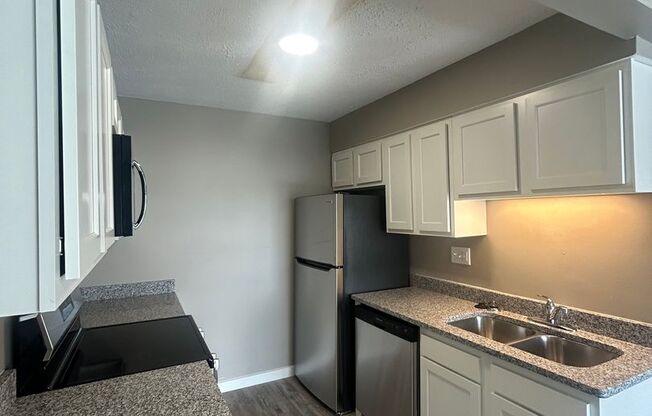 1 bed, 1 bath, 700 sqft, $799, Unit 925 - 06