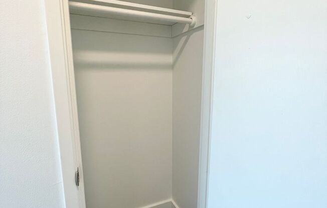 Studio, 1 bath, 370 sqft, $1,325, Unit 307