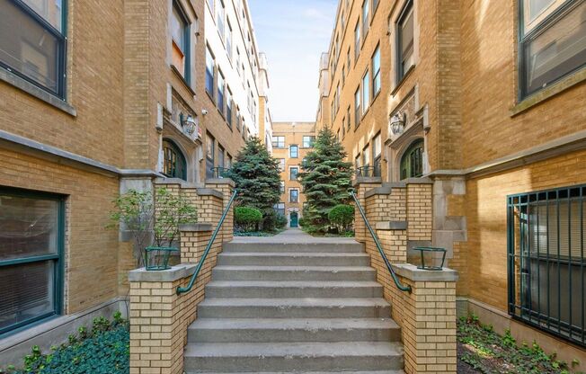 Three Bedroom Unit in South Shore!
