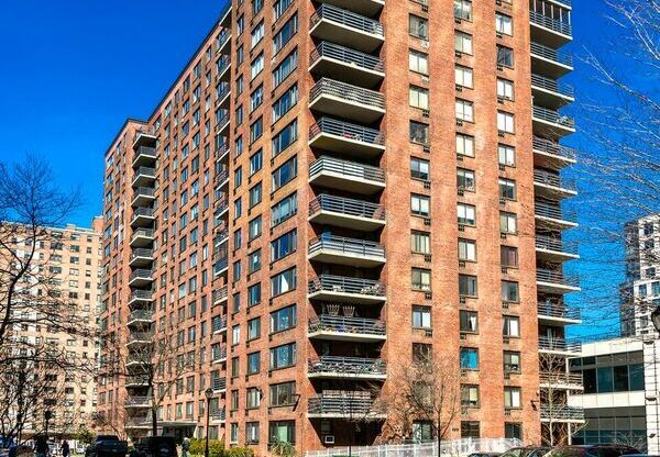 788 Columbus Ave #17N