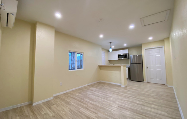2221 GOLD AVE