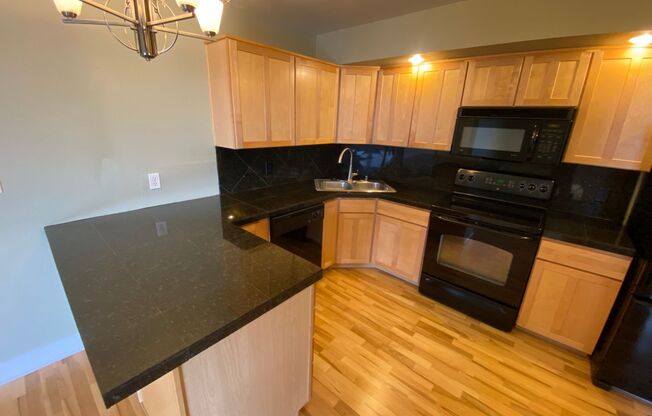 2 beds, 2 baths, $1,600