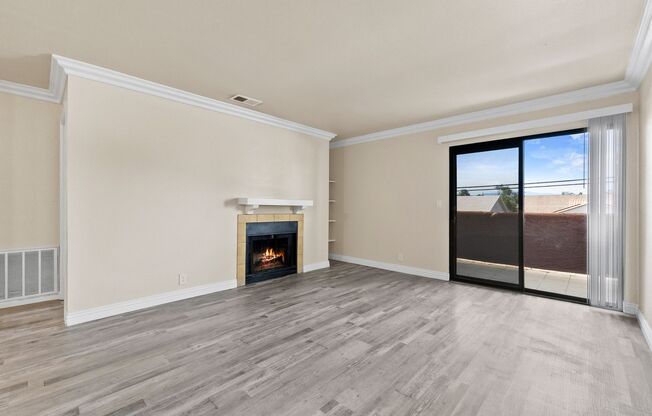 Las Vegas Strip Nearby / Gated 2nd Floor Condo