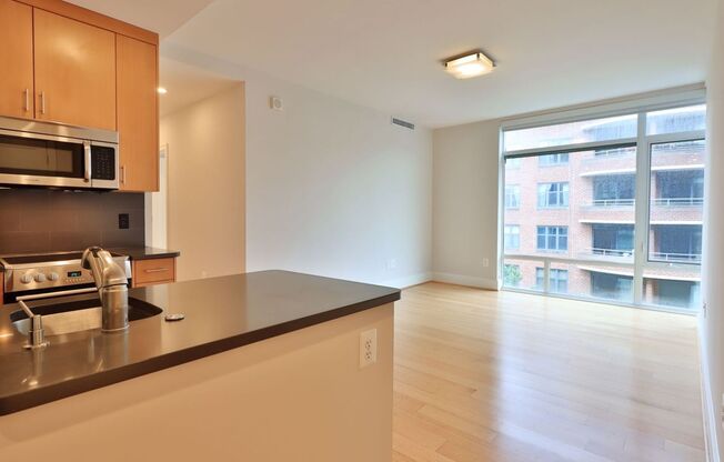 2 beds, 1 bath, $4,350, Unit 409