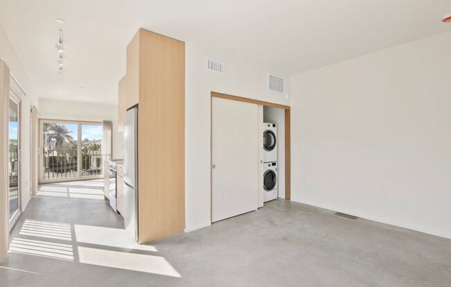 Studio, 1 bath, 401 sqft, $2,195, Unit 402