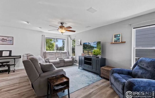 2233 MERLOT CT