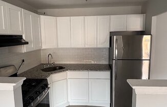 538 W 7 ST