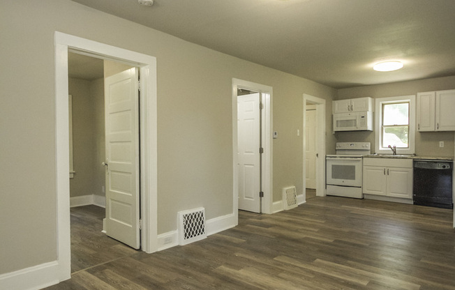 2 beds, 1 bath, $1,095