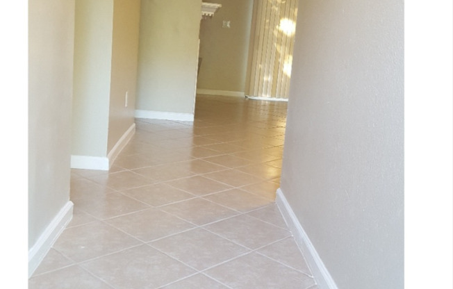 Great Cul de sac Location! Sleek Renovations!  2 BR, 2 Bath Single-Level, Corner Townhome $1350/mo!