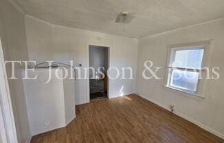 2 beds, 1 bath, $995