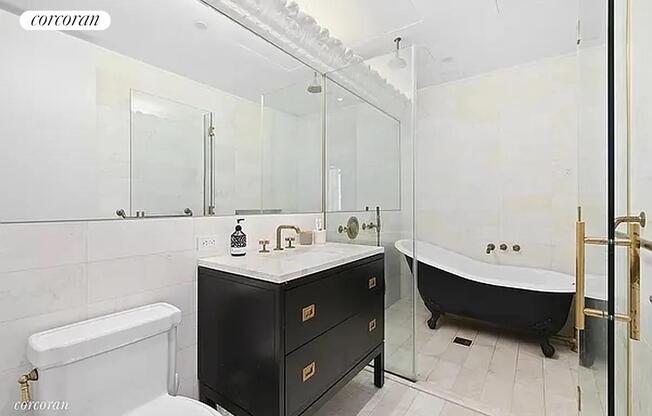 1 bed, 1 bath, 827 sqft, $7,995, Unit 903