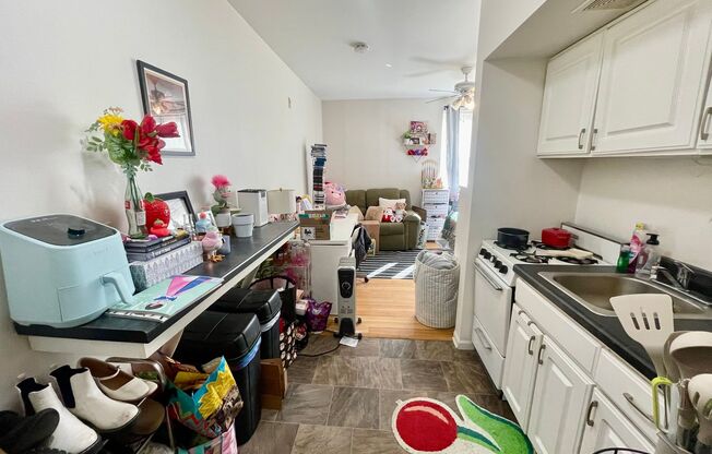 Studio, 1 bath, $750, Unit 201