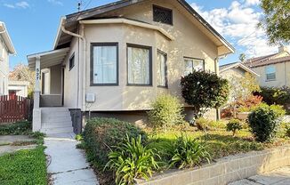 Awesome California Bungalow in Albany