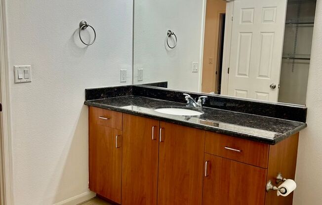 1 bed, 1 bath, $2,300, Unit Unit 385