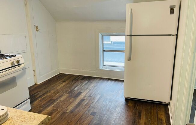 1 bed, 1 bath, $825, Unit 2