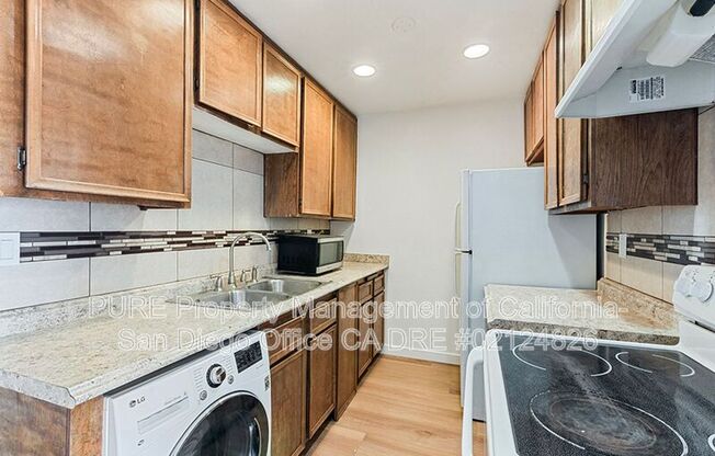 1551 BROADWAY