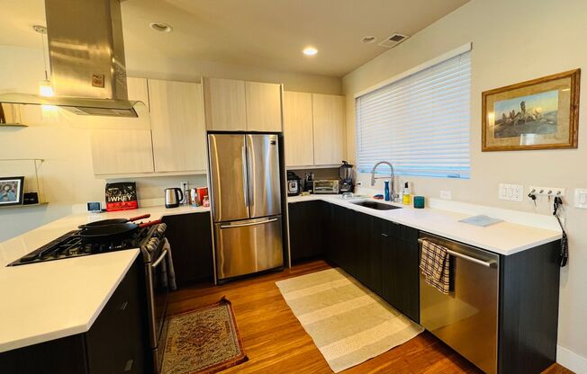 3 Bed 3 1/2 Bath Townhouse in Denver's West Colfax Neighborhood **Move-In Special**