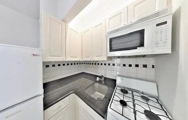 534 E 83 ST