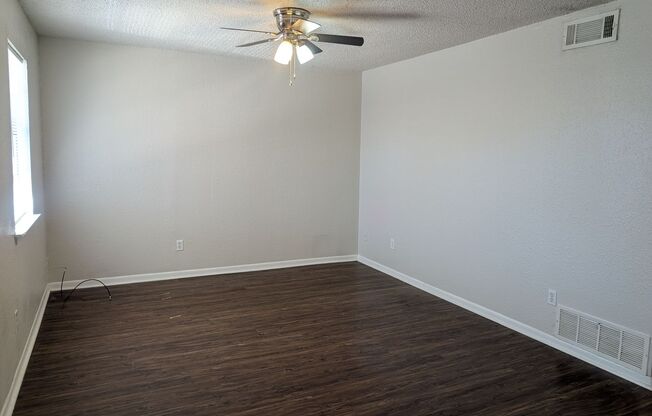 2 beds, 1 bath, 638 sqft, $708, Unit Whispering Hills 213