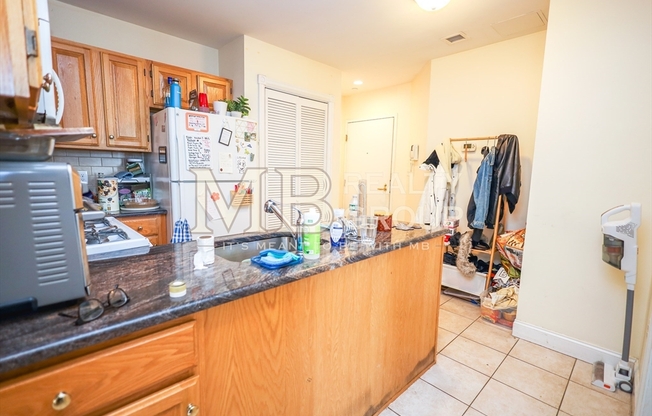 3 beds, 1 bath, 750 sqft, $4,900, Unit 501