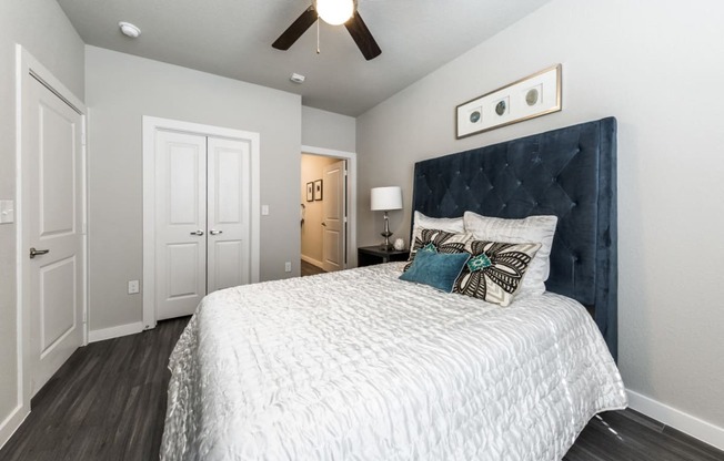 Second bedroom with wood-style flooring, ceiling fan, and closet